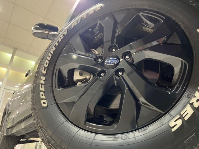 �y����18�C���`�A���~�z�C�[���z�O�ςɃ}�b�`���������A���~�z�C�[���𑕒����Ă���܂��B�e��ЊO�A���~�z�C�[����A�X�^�b�h���X�^�C�����戵�����Ă���܂��B���񂲑��k����������
