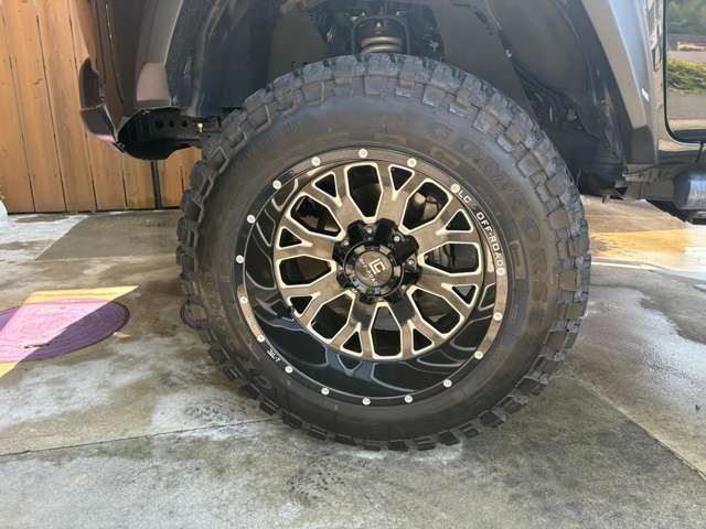 LC OFF-ROAD�z�C�[�� (35&times;12.50R20)