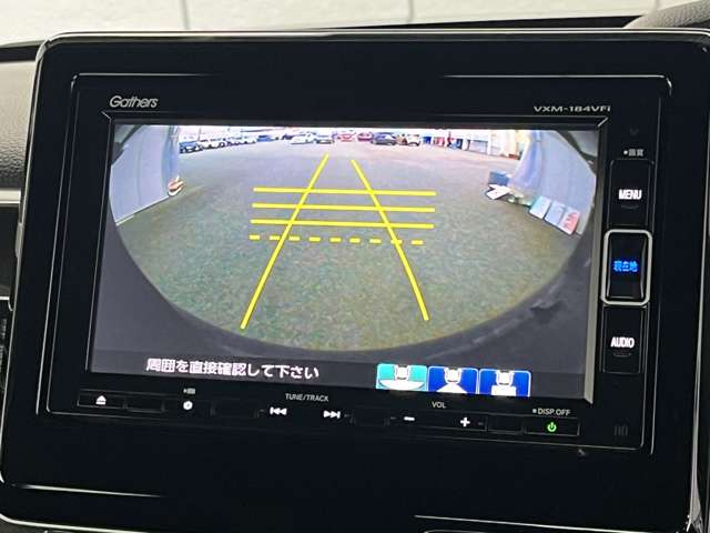 後方モニター表示でバック時の障害物もしっかり見えます!