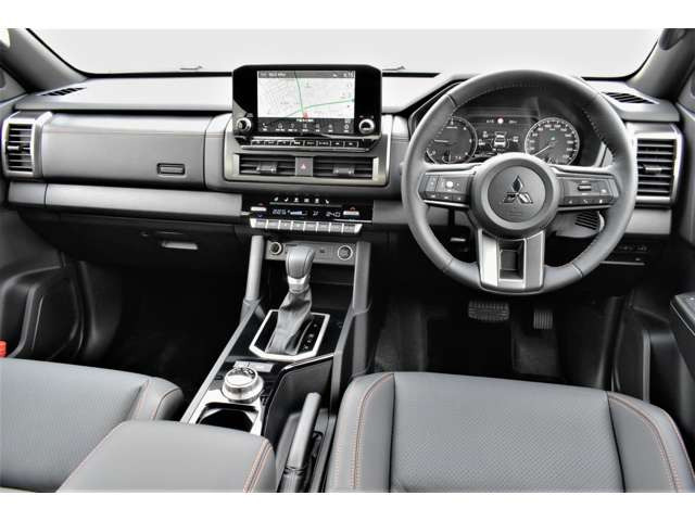 トライトン2.4 GSR ディーゼル 4WD