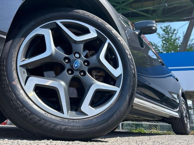 �y����18�C���`�A���~�z�C�[���z�O�ςɃ}�b�`���������A���~�z�C�[���𑕒����Ă���܂��B�e��ЊO�A���~�z�C�[����A�X�^�b�h���X�^�C�����戵�����Ă���܂��B���񂲑��k����������