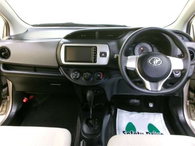 ヴィッツ1.3 F 4WD