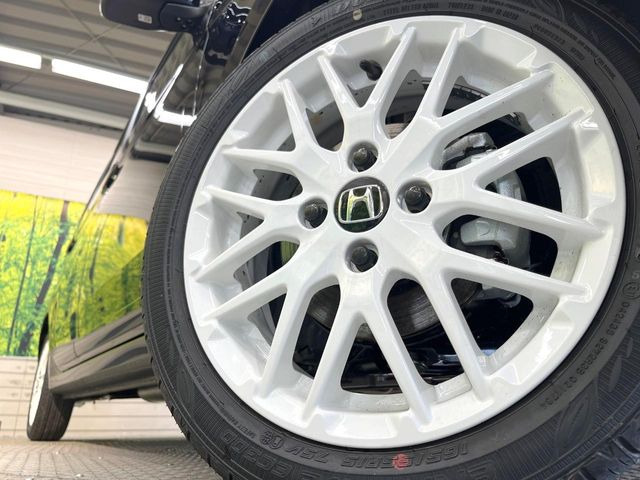 �y����15�C���`�A���~�z�C�[���z�O�ςɃ}�b�`���������A���~�z�C�[���𑕒����Ă���܂��B�e��ЊO�A���~�z�C�[����A�X�^�b�h���X�^�C�����戵�����Ă���܂��B���񂲑��k����������