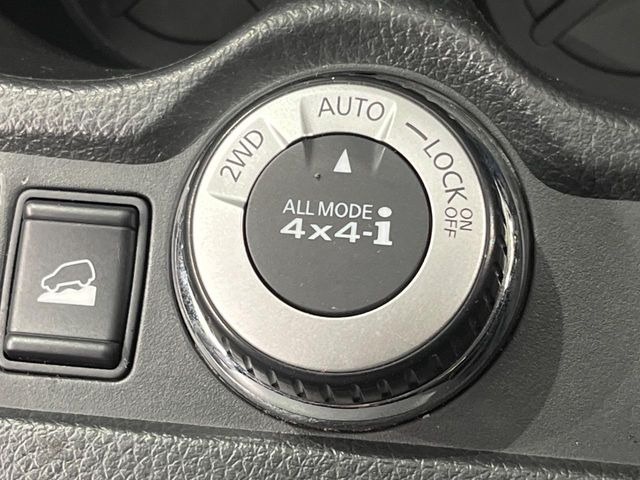 �y�I�[�����[�h4&times;4�z2WD/4WD���[�h����y�ɐ؂�ւ��\�B�R��d����2WD�A�X�^�b�N���ɖ𗧂�LOCK�AAUTO���[�h�ł�4WD�̔z���������Œ������A�H�ʏ󋵂��킸���肵��������T�|�[�g�B