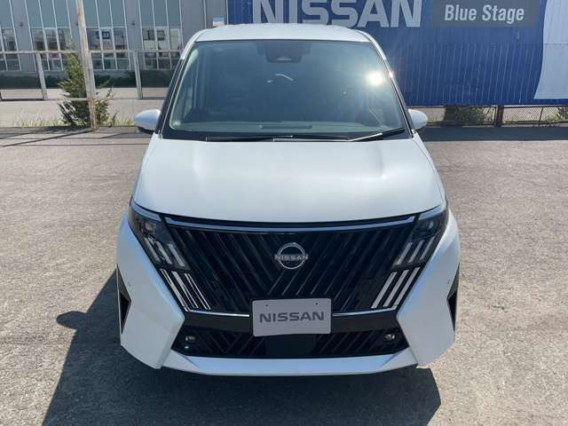 セレナ1.4 e-4ORCE ハイウェイスターV NissanConnectインフォテインメントシステム 4WD