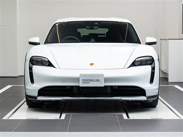 タイカンクロスツーリスモ4 4+1シート 4WD