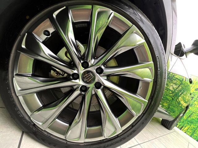 �y����21�C���`�A���~�z�C�[���z�O�ςɃ}�b�`���������A���~�z�C�[���𑕒����Ă���܂��B�e��ЊO�A���~�z�C�[����A�X�^�b�h���X�^�C�����戵�����Ă���܂��B���񂲑��k����������