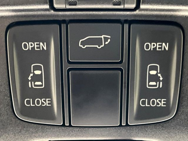 【両側パワースライドドア】スマートキーや運転席のスイッチで後席両側スライドドアの開閉が可能♪電動だから力を入れてドアを開ける必要が無く、小さなお子様でも簡単に開け閉めでき快適です♪