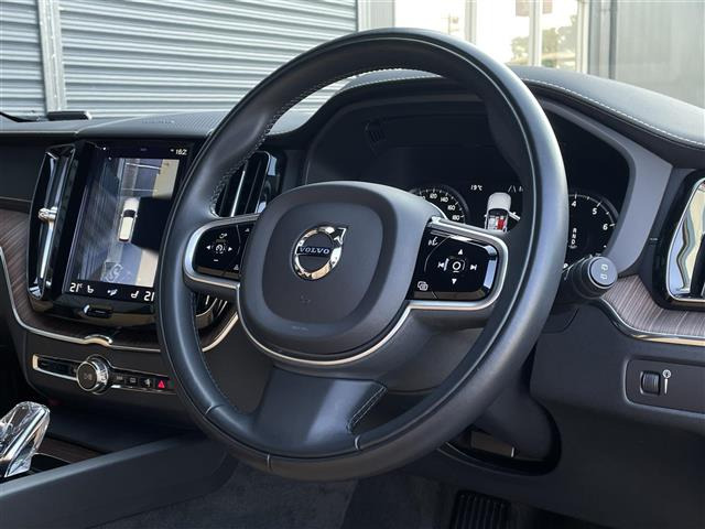 XC60B5 AWD インスクリプション 4WD