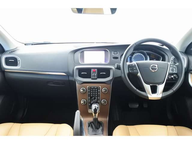 V40クロスカントリーD4 サマム ディーゼル