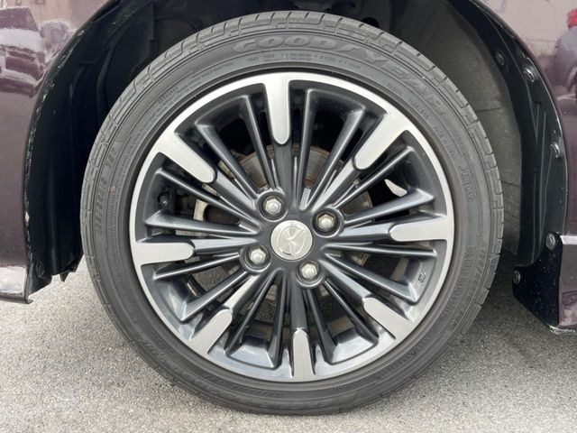�y�����A���~�z�C�[���z�O�ςɃ}�b�`���������A���~�z�C�[���𑕒����Ă���܂��B�e��ЊO�A���~�z�C�[����A�X�^�b�h���X�^�C�����戵�����Ă���܂��B���񂲑��k����������