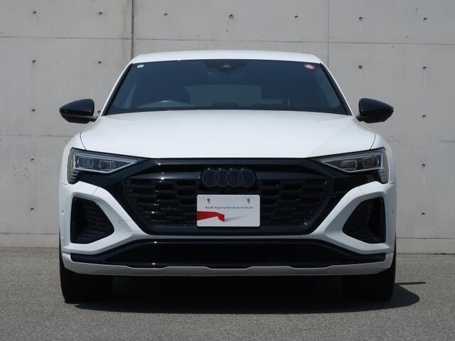 Q8スポーツバック e-tron55 クワトロ Sライン 4WD