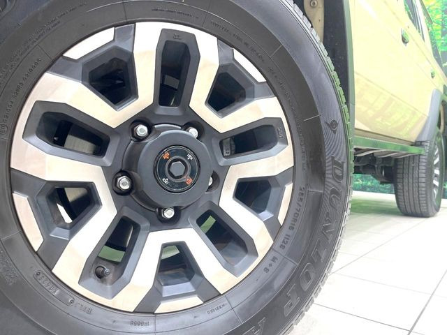 �y����16�C���`�A���~�z�C�[���z�O�ςɃ}�b�`���������A���~�z�C�[���𑕒����Ă���܂��B�e��ЊO�A���~�z�C�[����A�X�^�b�h���X�^�C�����戵�����Ă���܂��B���񂲑��k����������