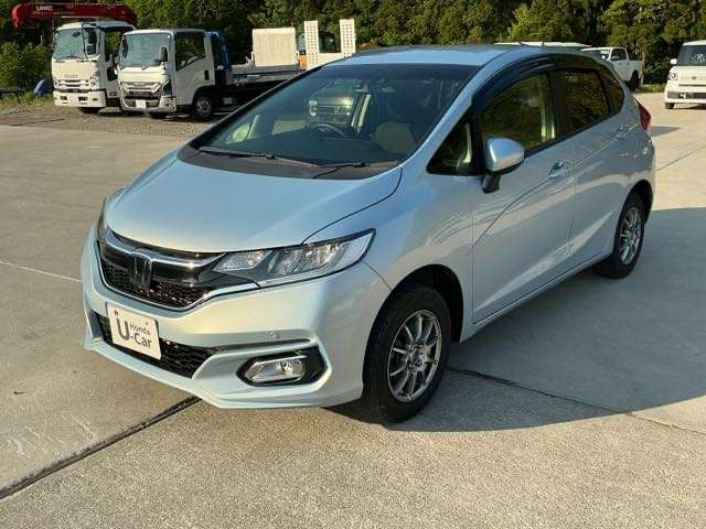 フィット1.3 13G L ホンダセンシング 4WD