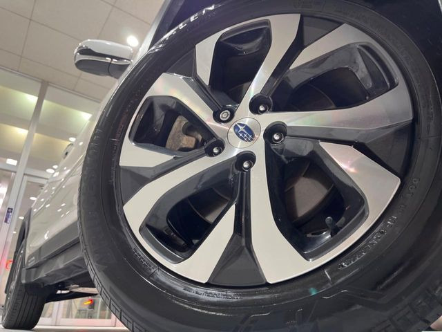 �y����18�C���`�A���~�z�C�[���z�O�ςɃ}�b�`���������A���~�z�C�[���𑕒����Ă���܂��B�e��ЊO�A���~�z�C�[����A�X�^�b�h���X�^�C�����戵�����Ă���܂��B���񂲑��k����������