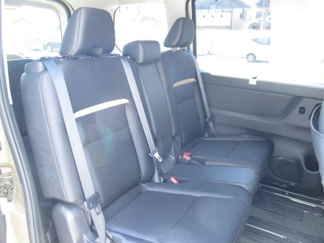 セレナ1.4 e-POWER ハイウェイスターV