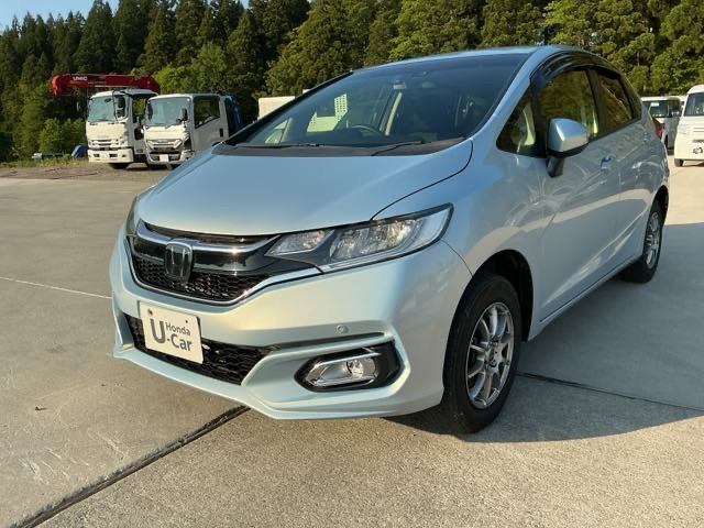 フィット1.3 13G L ホンダセンシング 4WD