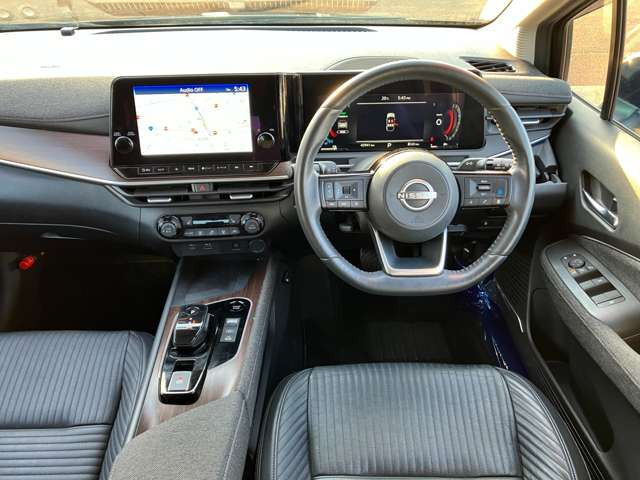 ノートオーラ1.2 G FOUR レザーエディション 4WD