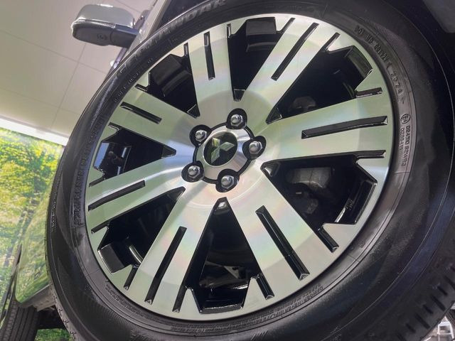�y����18�C���`�A���~�z�C�[���z�O�ςɃ}�b�`���������A���~�z�C�[���𑕒����Ă���܂��B�e��ЊO�A���~�z�C�[����A�X�^�b�h���X�^�C�����戵�����Ă���܂��B���񂲑��k����������
