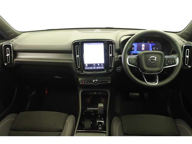 XC40ウルトラ B4 AWD ダークエディション 4WD