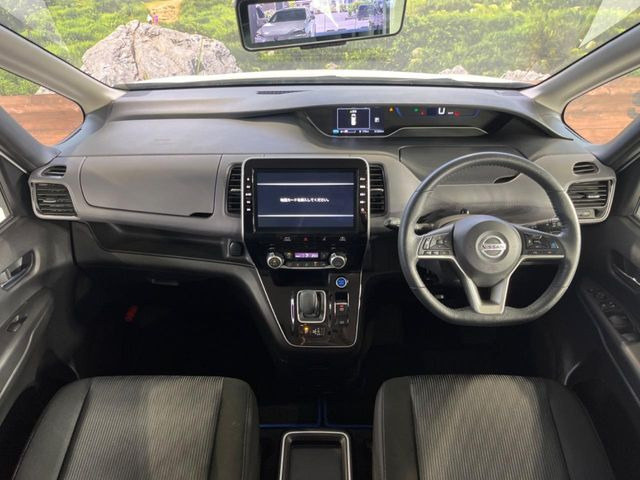 セレナ1.2 e-POWER ハイウェイスターV