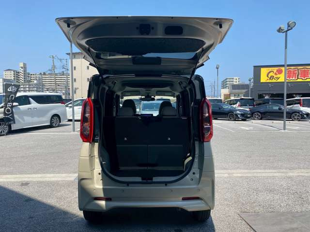 彦根インターからお車で3分とアクセス便利!近くには有名観光地の彦根城もありますので、観光と合わせてのご来店も良いですね♪活気溢れる自慢のスタッフがお客様のご来店をお待ちしております!