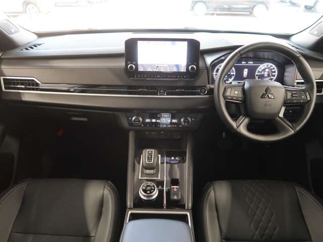 アウトランダーPHEV 2.4 ブラック エディション 4WD