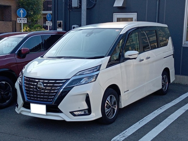 セレナ1.2 e-POWER ハイウェイスターV