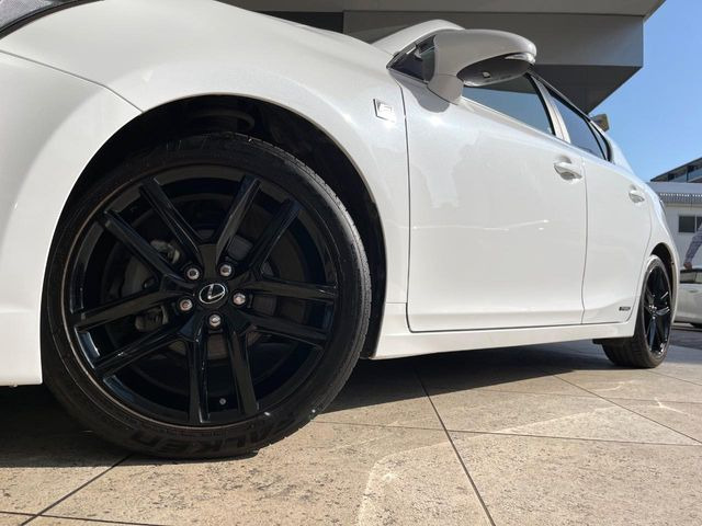 �y����17�C���`�A���~�z�C�[���z�O�ςɃ}�b�`���������A���~�z�C�[���𑕒����Ă���܂��B�e��ЊO�A���~�z�C�[����A�X�^�b�h���X�^�C�����戵�����Ă���܂��B���񂲑��k����������
