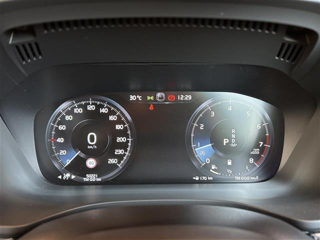 XC60B5 AWD インスクリプション 4WD