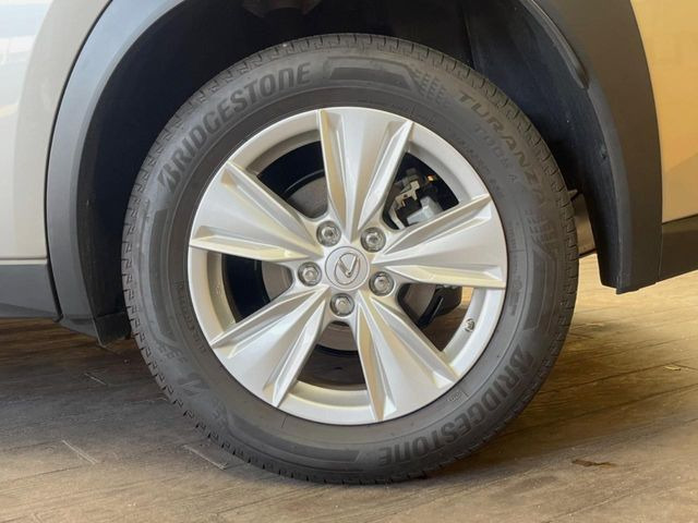 �y����17�C���`�A���~�z�C�[���z�O�ςɃ}�b�`���������A���~�z�C�[���𑕒����Ă���܂��B�e��ЊO�A���~�z�C�[����A�X�^�b�h���X�^�C�����戵�����Ă���܂��B���񂲑��k����������