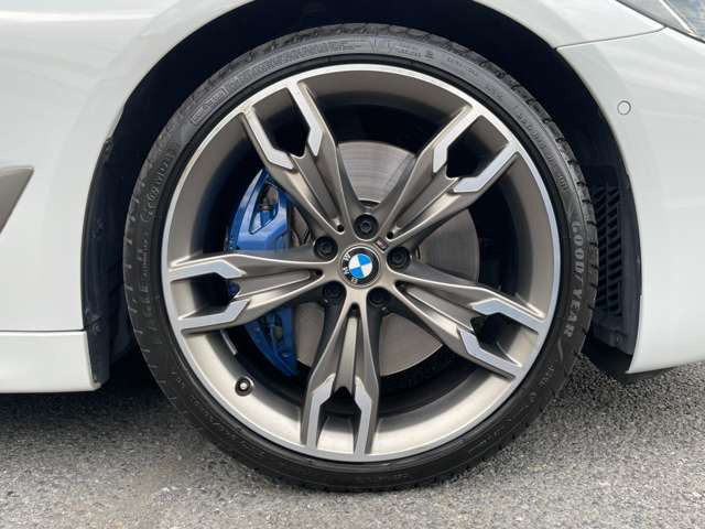 5シリーズセダンM550i xドライブ 4WD