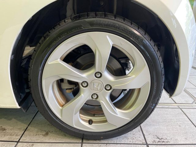 �y����16�C���`�A���~�z�C�[���z�O�ςɃ}�b�`���������A���~�z�C�[���𑕒����Ă���܂��B�e��ЊO�A���~�z�C�[����A�X�^�b�h���X�^�C�����戵�����Ă���܂��B���񂲑��k����������