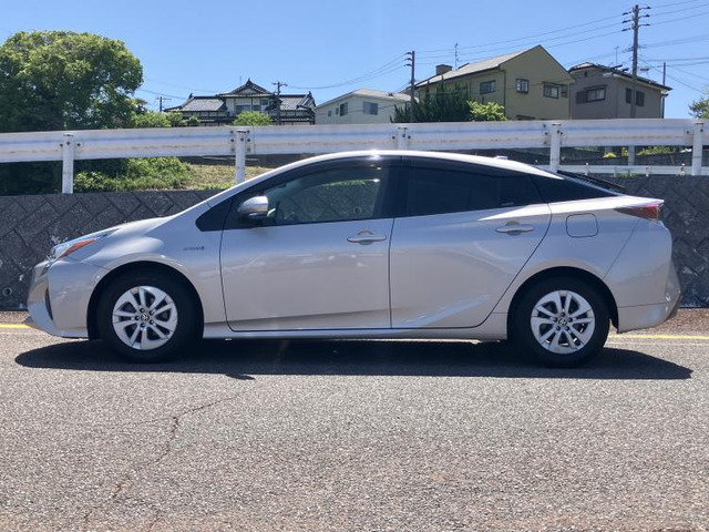 プリウス1.8 S