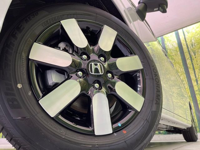 �y����15�C���`�A���~�z�C�[���z�O�ςɃ}�b�`���������A���~�z�C�[���𑕒����Ă���܂��B�e��ЊO�A���~�z�C�[����A�X�^�b�h���X�^�C�����戵�����Ă���܂��B���񂲑��k����������