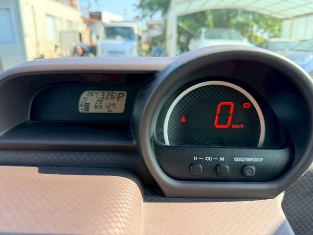 気になるお車がありましたら右の電話番号から直接お店にお問い合わせください。支払方法から車両情報、状態までなんでもご説明させて頂きます。スタッフ一同ご連絡お待ちしております。