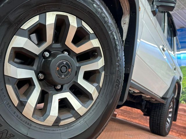 �y����16�C���`�A���~�z�C�[���z�O�ςɃ}�b�`���������A���~�z�C�[���𑕒����Ă���܂��B�e��ЊO�A���~�z�C�[����A�X�^�b�h���X�^�C�����戵�����Ă���܂��B���񂲑��k����������