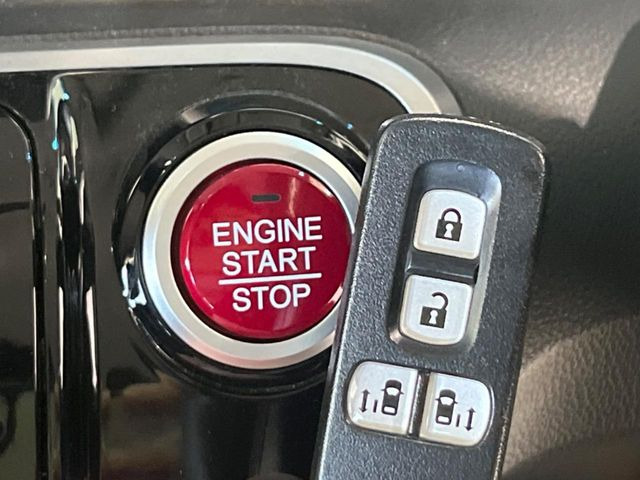 �yHonda�X�}�[�g�L�[�z�J�o����|�P�b�g�ɓ��ꂽ�܂܂ł��h�A�̎{���E�������\�ȃX�}�[�g�L�[�𑕔��B�G���W���̃I���E�I�t�����J�M�����o���K�v����������Ƃ��Ă��֗��ł���