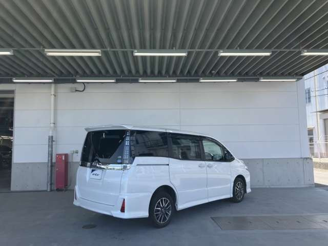 ヴォクシー2.0 ZS 4WD
