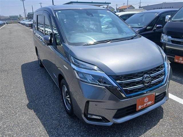 セレナ1.2 e-POWER XV