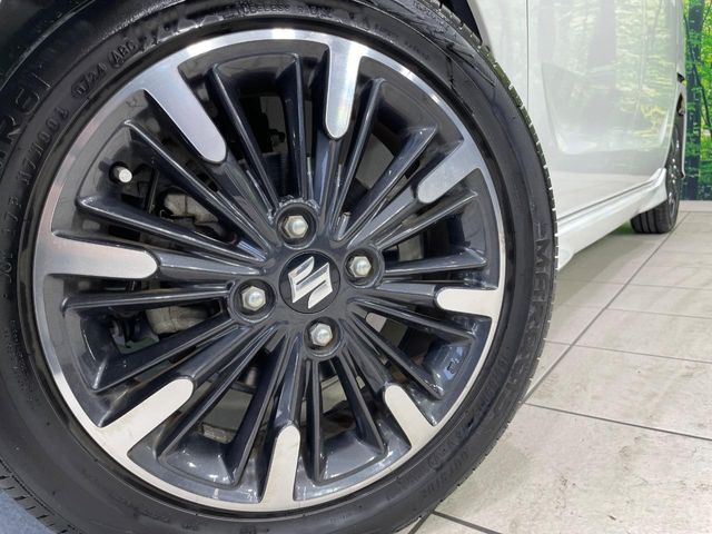 �y����15�C���`�A���~�z�C�[���z�O�ςɃ}�b�`���������A���~�z�C�[���𑕒����Ă���܂��B�e��ЊO�A���~�z�C�[����A�X�^�b�h���X�^�C�����戵�����Ă���܂��B���񂲑��k����������