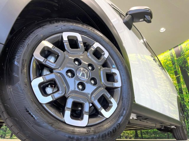 �y15�C���`�A���~�z�C�[���z�O�ςɃ}�b�`�����A���~�z�C�[���𑕒����Ă���܂��B�e��A���~�z�C�[����A�X�^�b�h���X�^�C�����戵�����Ă���܂��B���񂲑��k����������