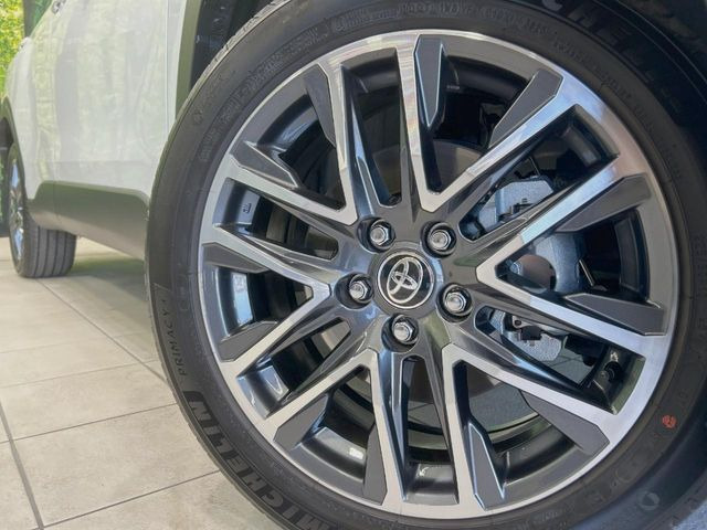�y����18�C���`�A���~�z�C�[���z�O�ςɃ}�b�`���������A���~�z�C�[���𑕒����Ă���܂��B�e��ЊO�A���~�z�C�[����A�X�^�b�h���X�^�C�����戵�����Ă���܂��B���񂲑��k����������