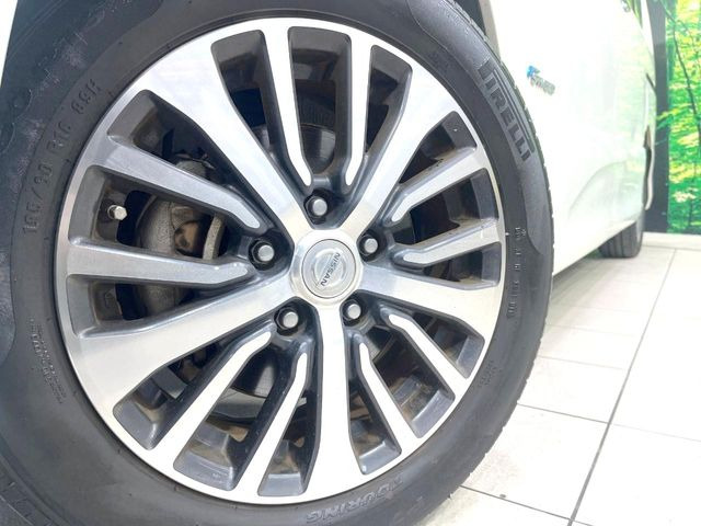 �y�����A���~�z�C�[���z�O�ςɃ}�b�`���������A���~�z�C�[���𑕒����Ă���܂��B�e��ЊO�A���~�z�C�[����A�X�^�b�h���X�^�C�����戵�����Ă���܂��B���񂲑��k����������