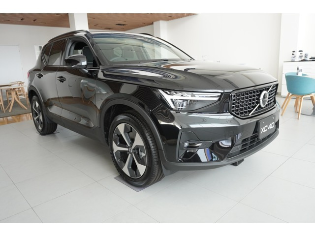 XC40ウルトラ B4 AWD ダークエディション 4WD
