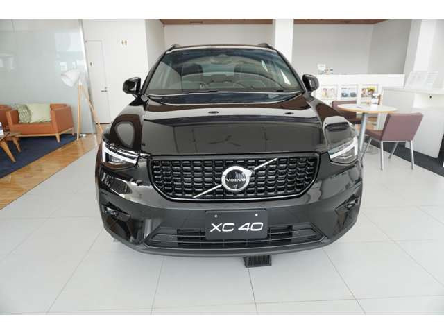XC40ウルトラ B4 AWD ダークエディション 4WD