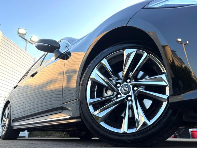 �y����18�C���`�A���~�z�C�[���z�O�ςɃ}�b�`���������A���~�z�C�[���𑕒����Ă���܂��B�e��ЊO�A���~�z�C�[����A�X�^�b�h���X�^�C�����戵�����Ă���܂��B���񂲑��k����������
