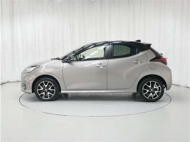 ヤリス1.5 ハイブリッド Z E-Four 4WD