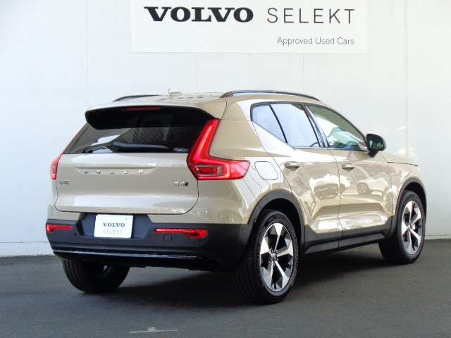XC40ウルトラ B4 AWD ダークエディション 4WD