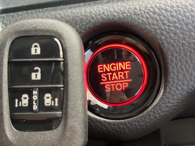 �yHonda�X�}�[�g�L�[�z�J�o����|�P�b�g�ɓ��ꂽ�܂܂ł��h�A�̎{���E�������\�ȃX�}�[�g�L�[�𑕔��B�G���W���̃I���E�I�t�����J�M�����o���K�v����������Ƃ��Ă��֗��ł���